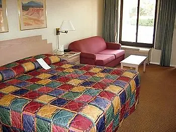 Howard Johnson By Wyndham Old Town Hotel 2*