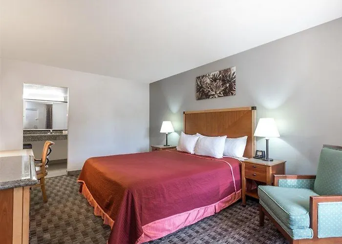 Hotel Howard Johnson By Wyndham Old Town