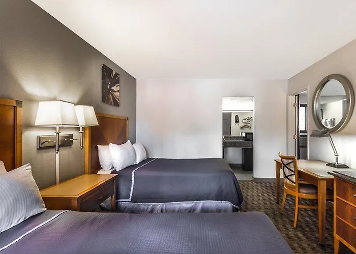 Howard Johnson By Wyndham Old Town 2*