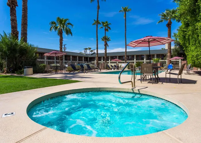 Howard Johnson By Wyndham Old Town Scottsdale