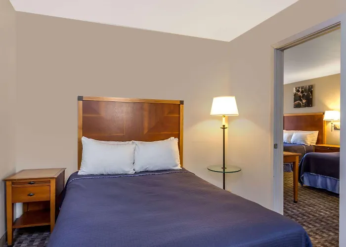 Howard Johnson By Wyndham Old Town Hotel Scottsdale