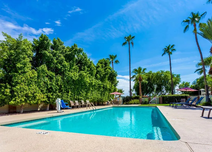 Howard Johnson By Wyndham Old Town Hotel Scottsdale