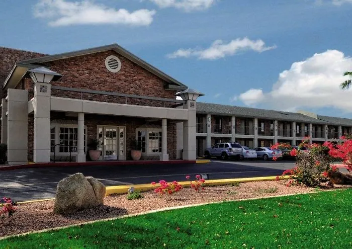Howard Johnson By Wyndham Old Town Hotel Scottsdale