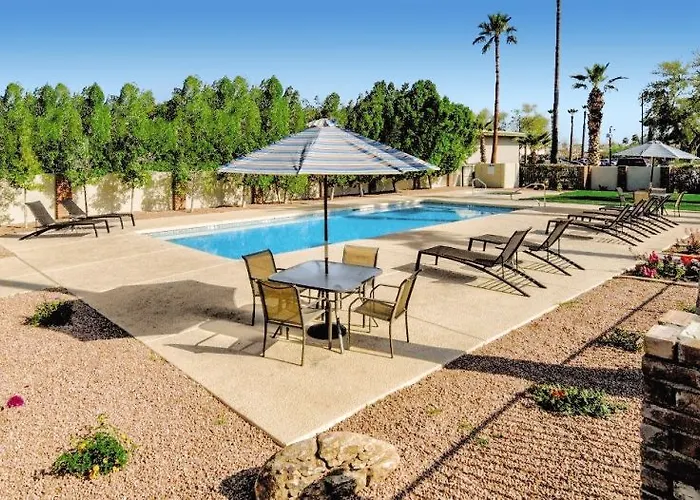 Howard Johnson By Wyndham Old Town Scottsdale