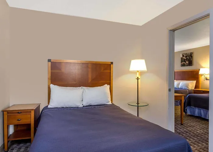 Howard Johnson By Wyndham Old Town Hotel Scottsdale